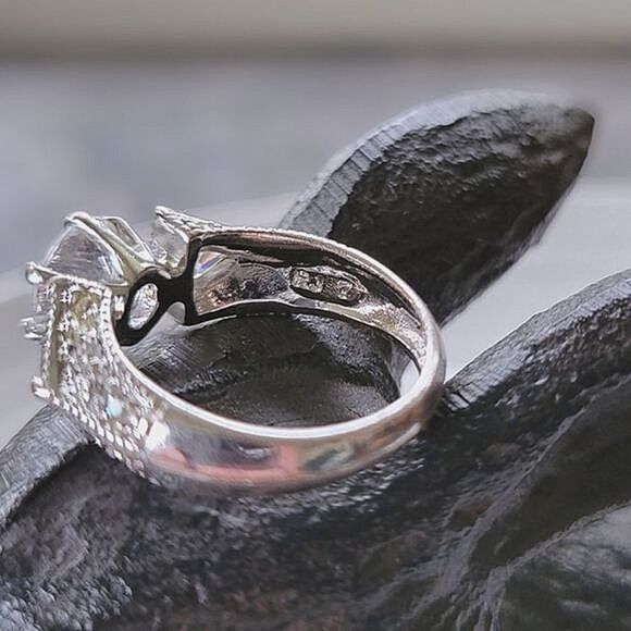 Y2K Avon platinum plated 100 facet CZāsilver tone ring - Picture 6 of 11